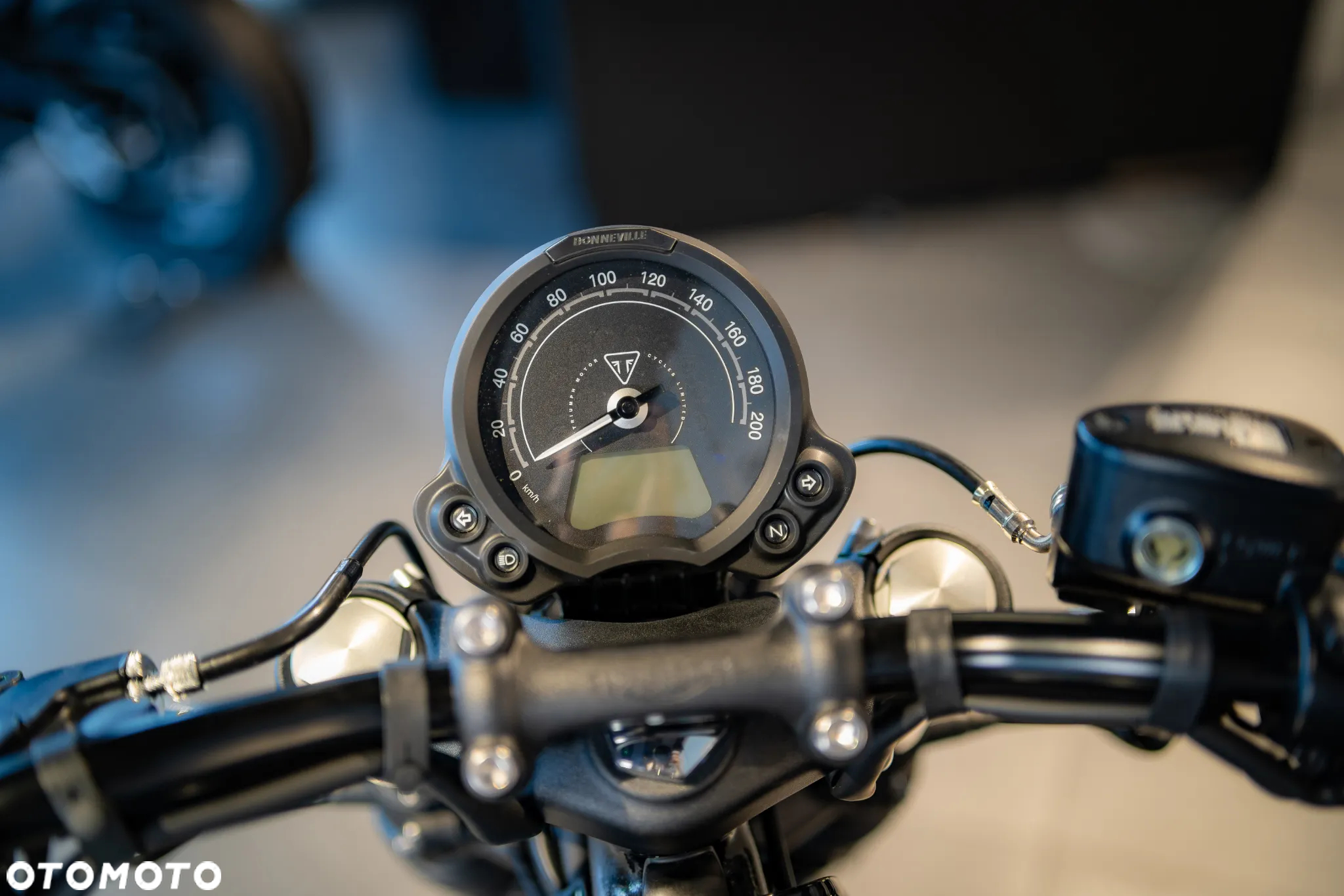 Triumph Bonneville Bobber - 27