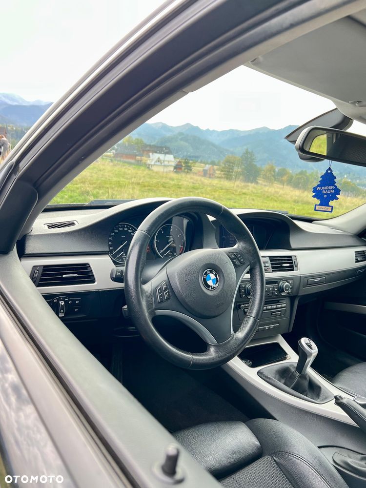 BMW Seria 3 320d xDrive - 14