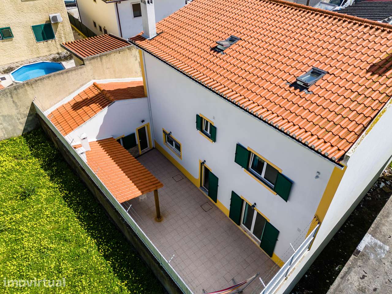 Moradia com 5 quartos| 2 Suite | Garagem e Sótão | 5m Metro - Grande imagem: 2/49