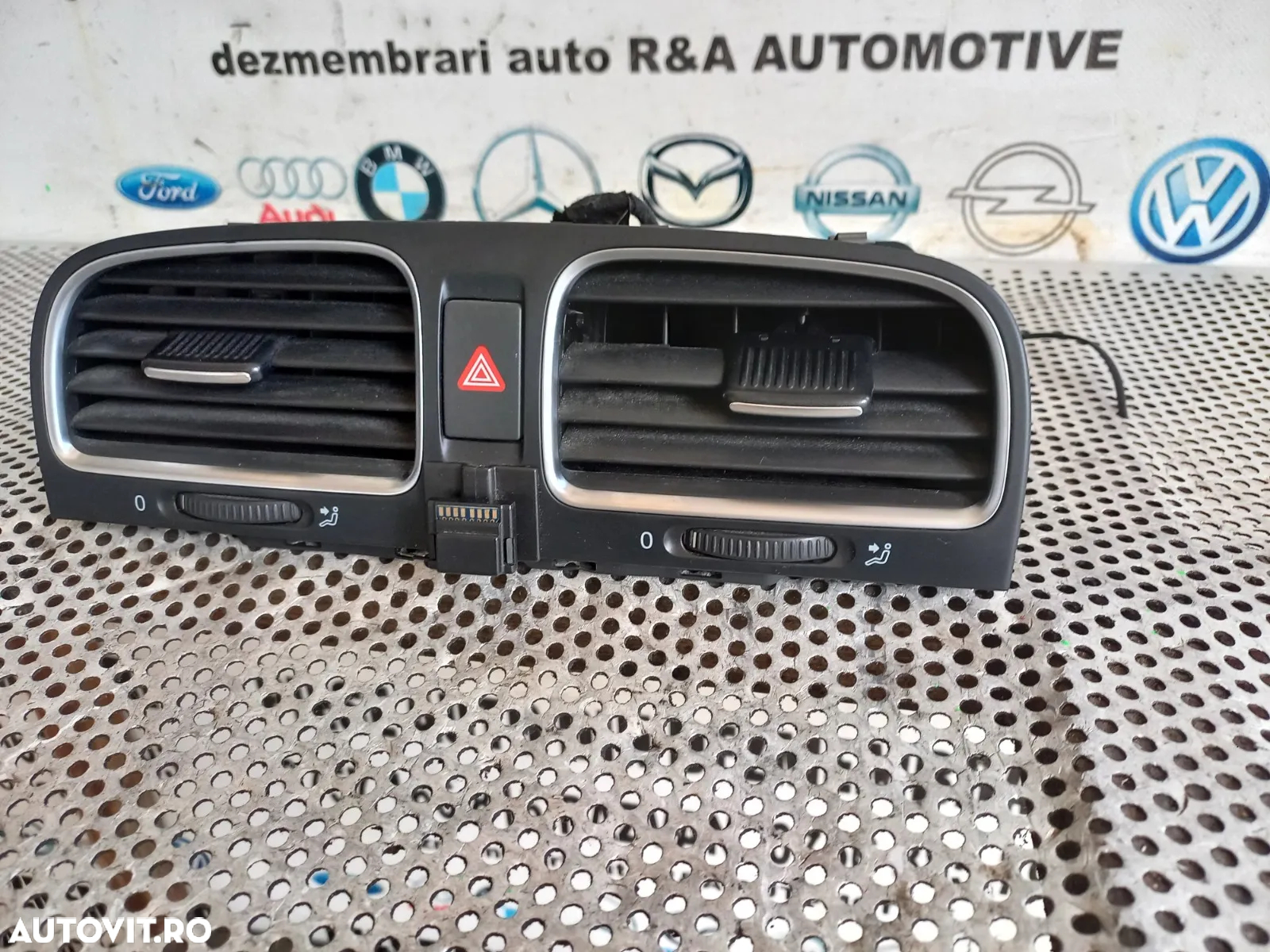 Grile Grila Ventilatie Centrala Bord Vw Golf 6 Vl - Dezmembrez Arad - 5