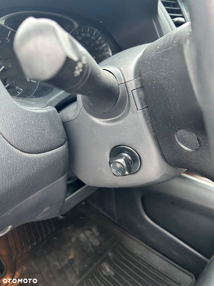 Nissan Pathfinder - 22