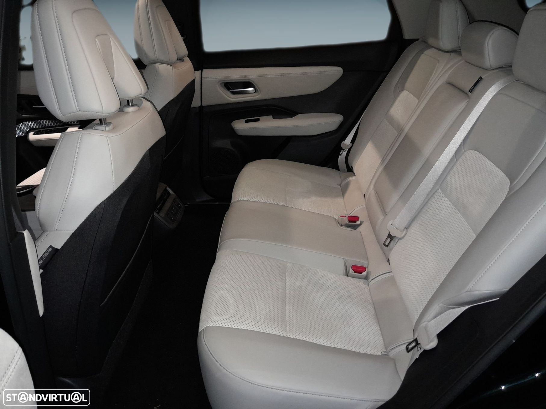 Nissan Ariya 87 kWh Evolve Carr. 22kW - 10
