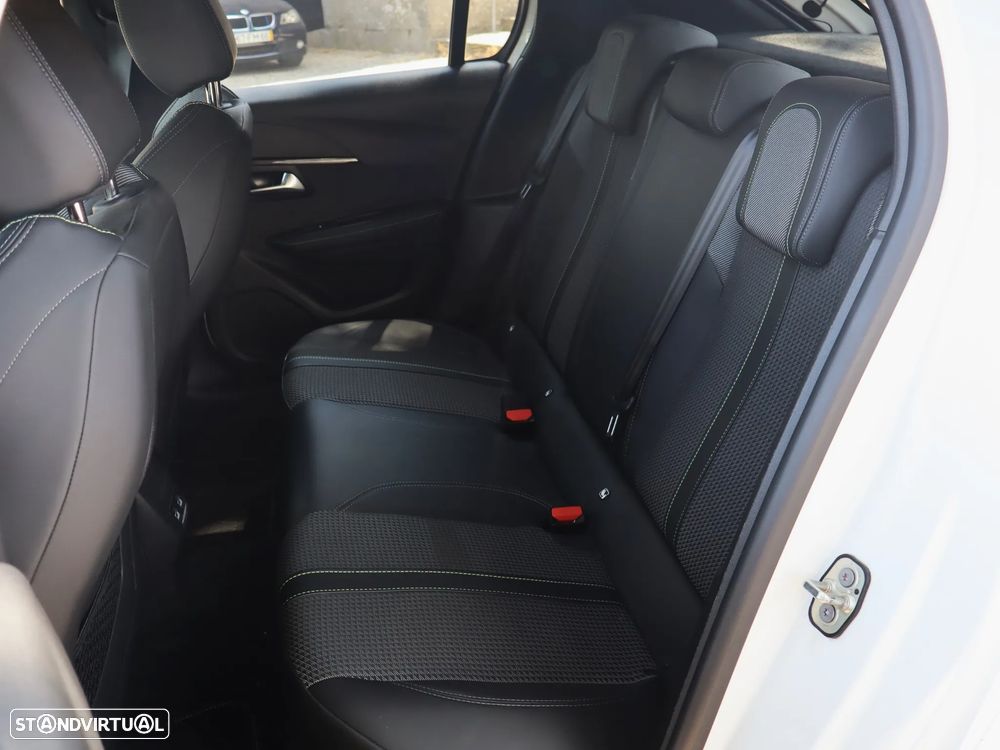 Peugeot e-208 GT - 48