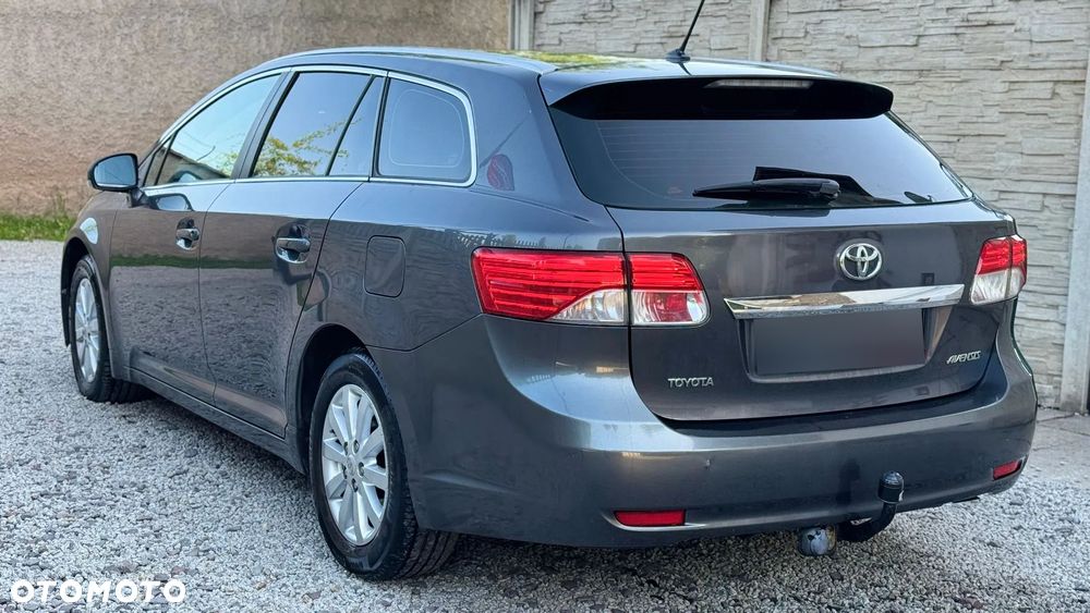 Toyota Avensis 1.6 Comfort - 8