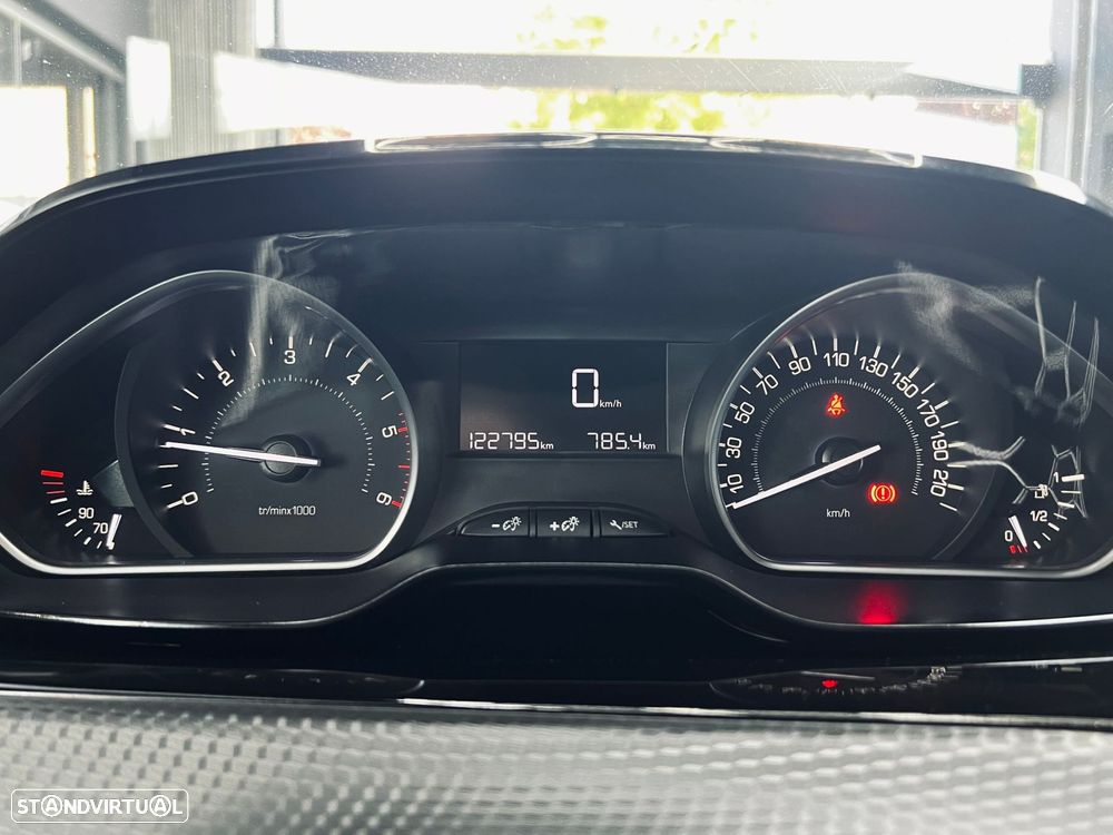 Peugeot 208 1.6 BlueHDi Style - 19