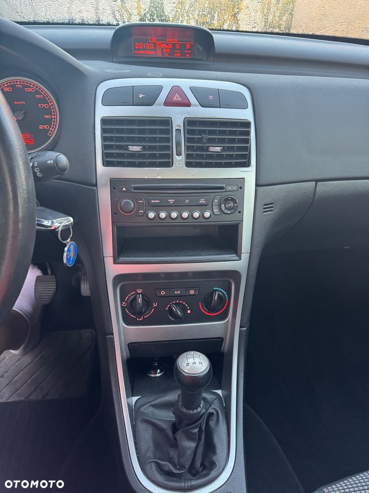 Peugeot 307 1.6 - 8