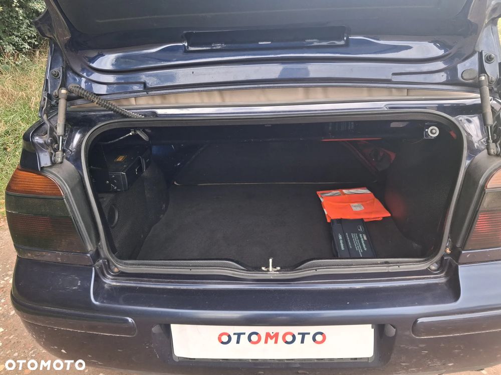 Volkswagen Golf Cabrio 2.0 - 12
