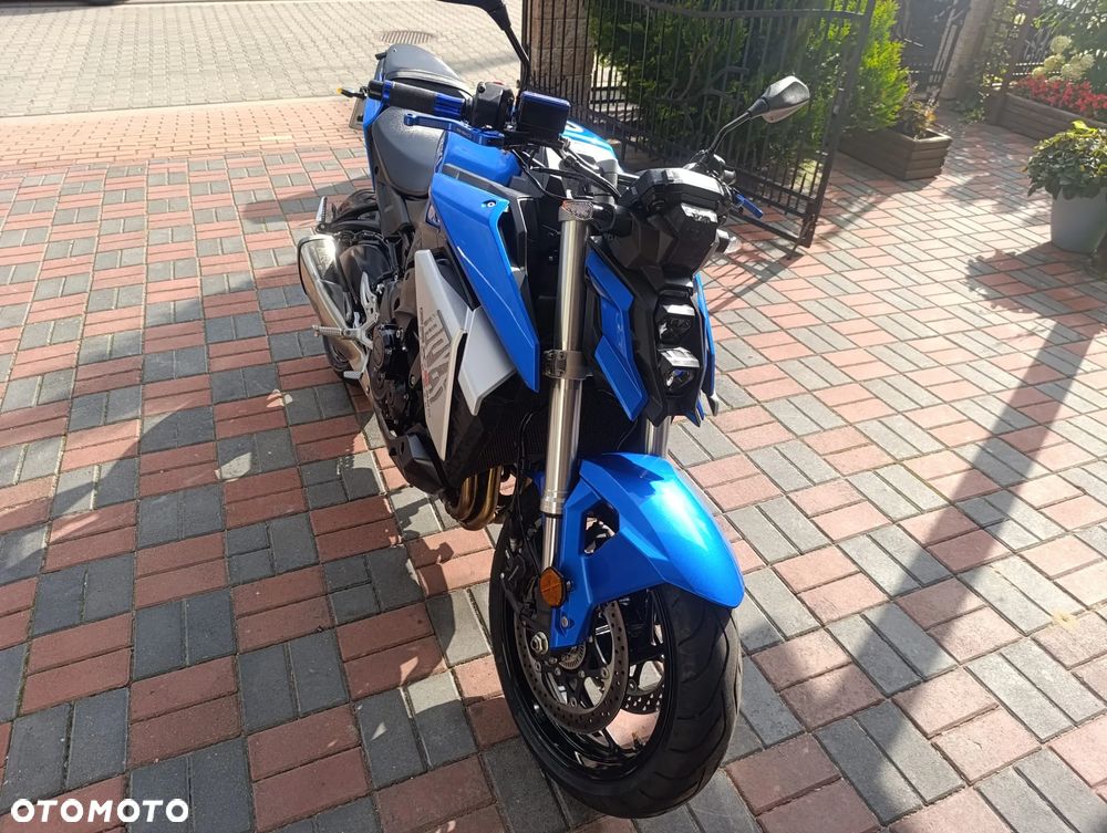 Suzuki GSX - 24