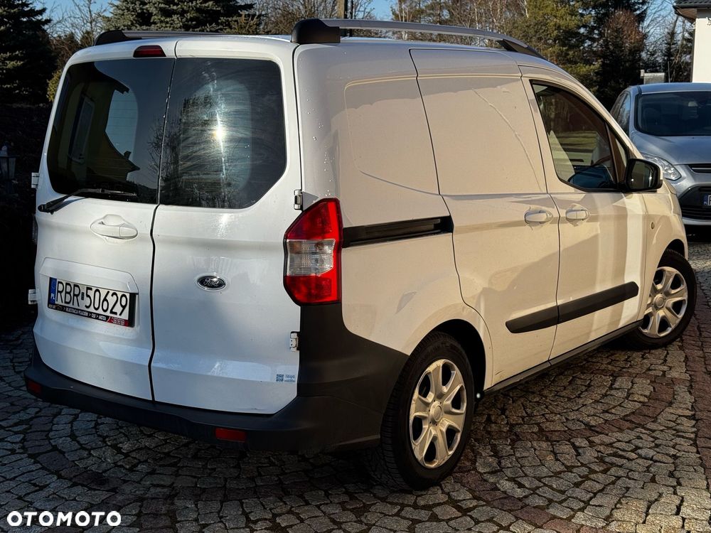 Ford Transit Courier - 4