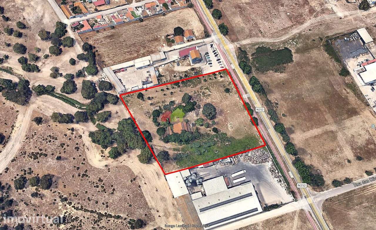 Terreno com 13.000 m2 e Alto Potencial de Construção - Grande imagem: 2/6