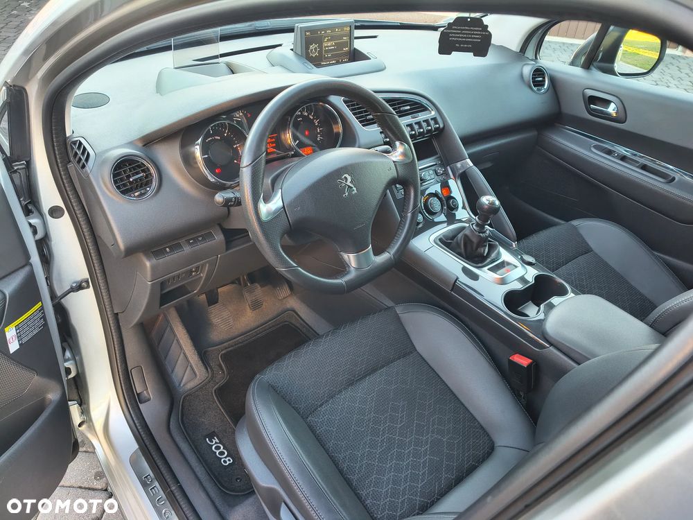 Peugeot 3008 HDi 115 Allure - 11