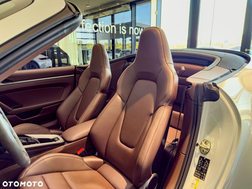 Porsche 911 Carrera - 11