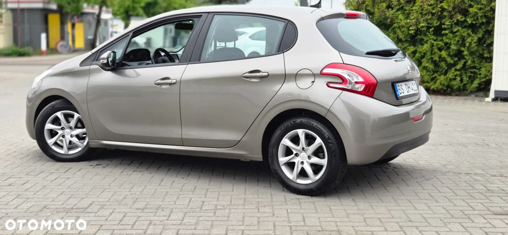 Peugeot 208 - 10
