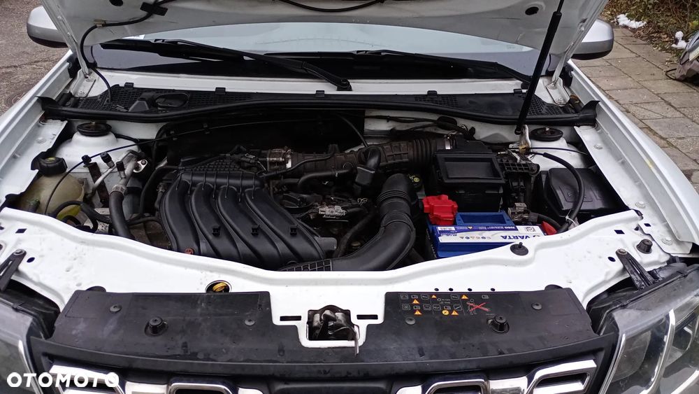 Dacia Duster 1.6 SCe Laureate S&S - 13