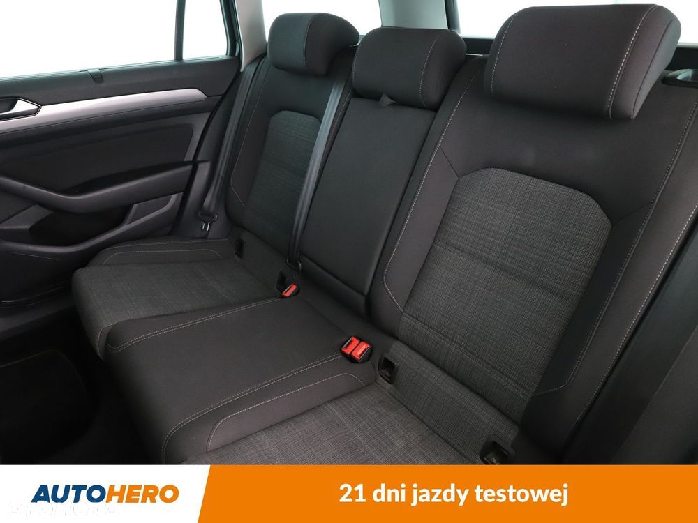 Volkswagen Passat - 14