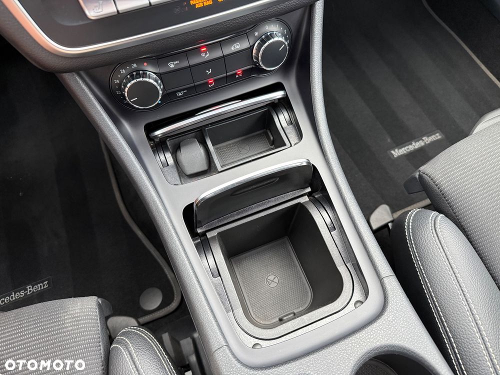 Mercedes-Benz CLA 180 7G-DCT Peak Edition - 30