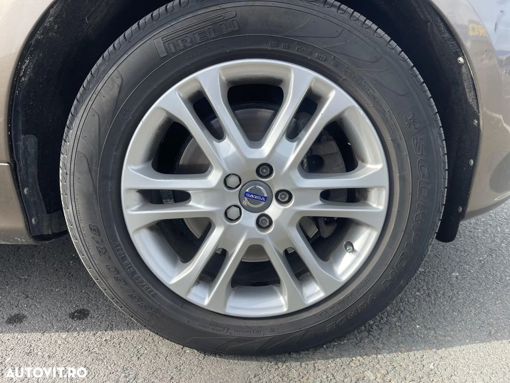 Volvo XC 60 D4AWD Momentum - 9