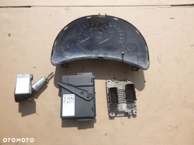 ZESTAW STARTOWY OPEL CORSA C 1.0 BOSCH 0261206072