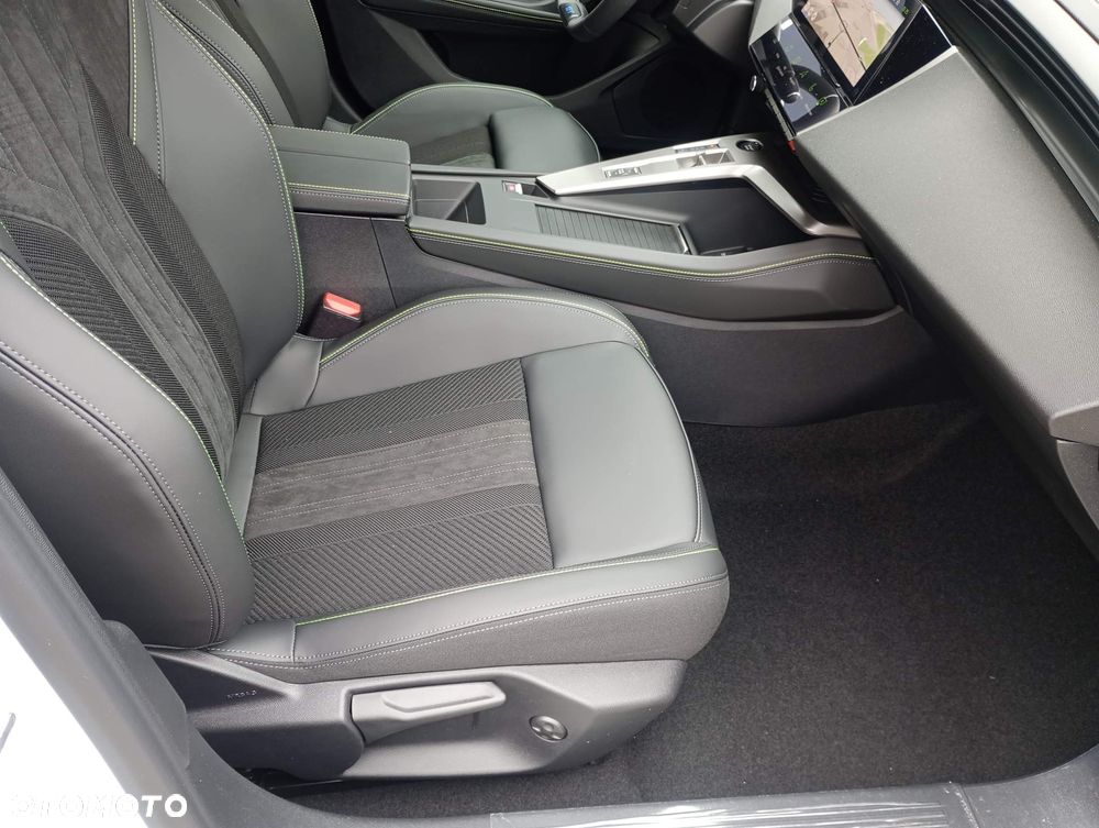 Peugeot 308 1.2 mHEV GT S&S e-DCS6 - 15