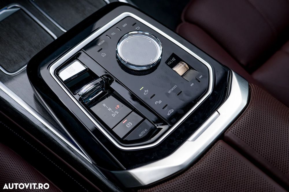 BMW M7 M760e xDrive - 30