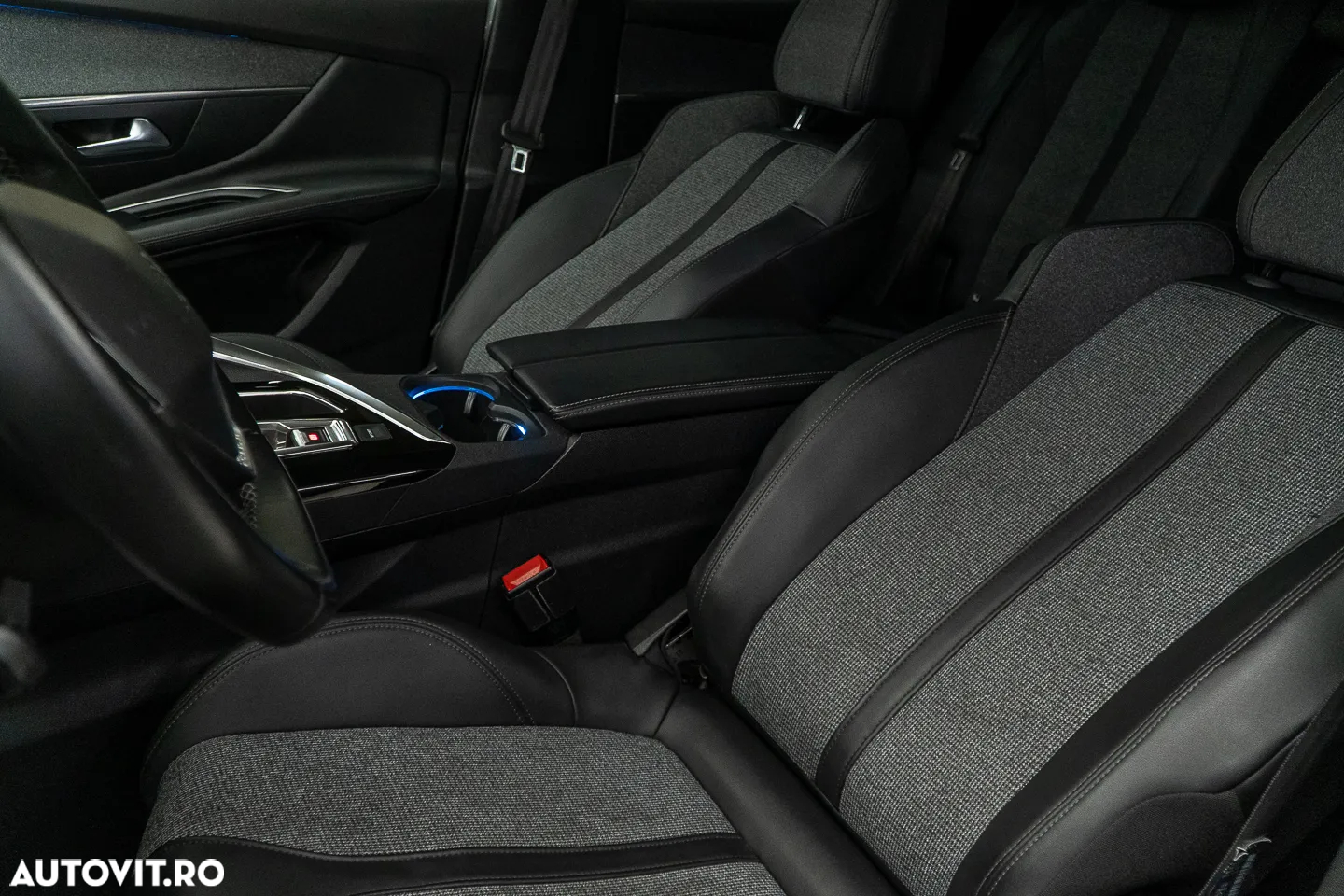 Peugeot 3008 1.2 PureTech S&S EAT8 Allure - 21