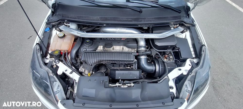 Ford Focus 2.5 ST Rally - 37