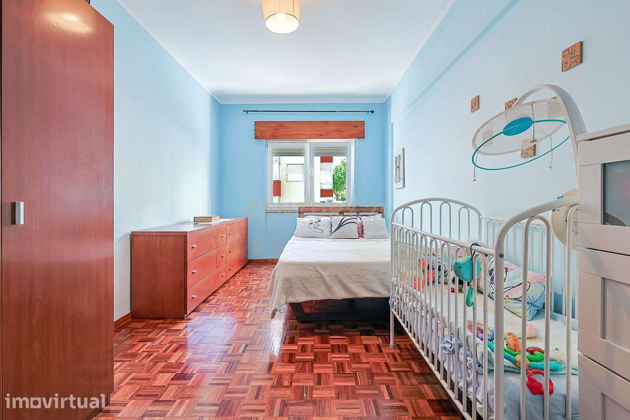 Apartamento T3 Parcialmente Remodelado na Torre da Marinha - Grande imagem: 3/30