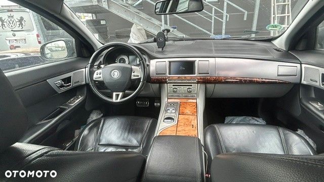 Jaguar XF 2.7 V6 D Luxury - 5