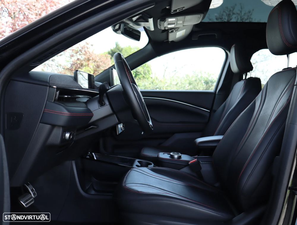 Ford Mustang Mach-E AWD PREMIUM - 25