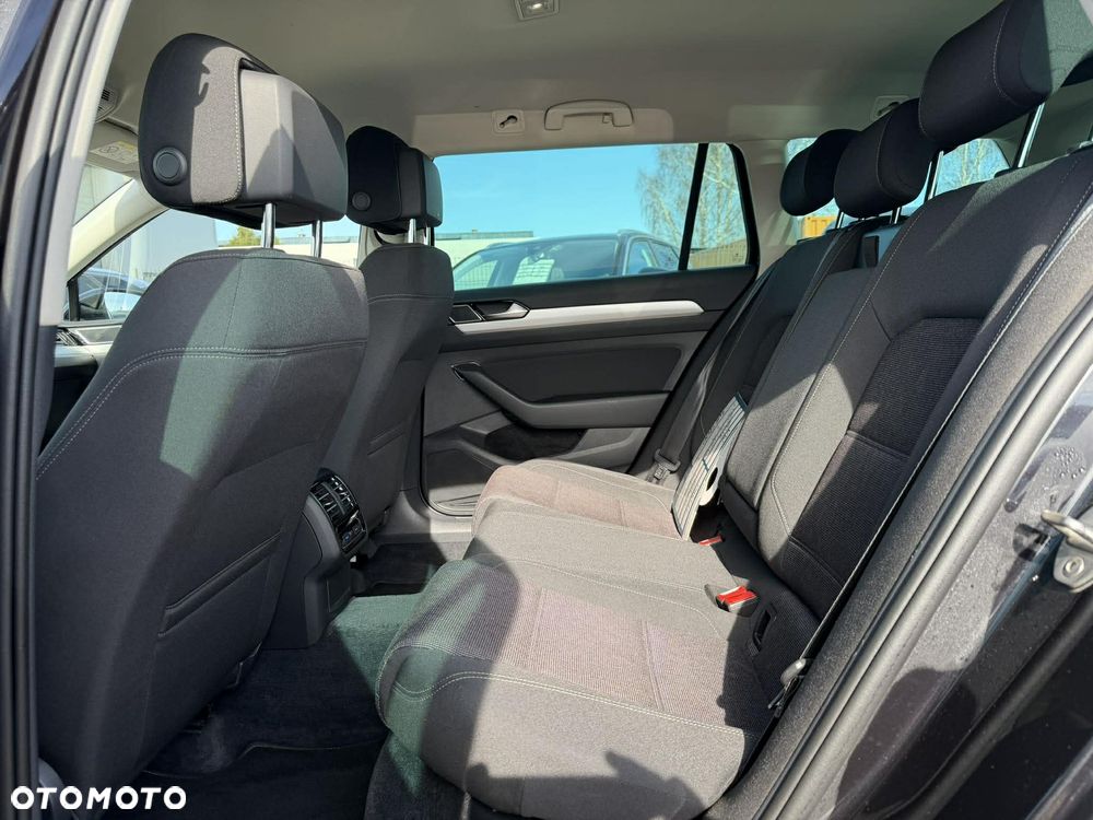 Volkswagen Passat - 13