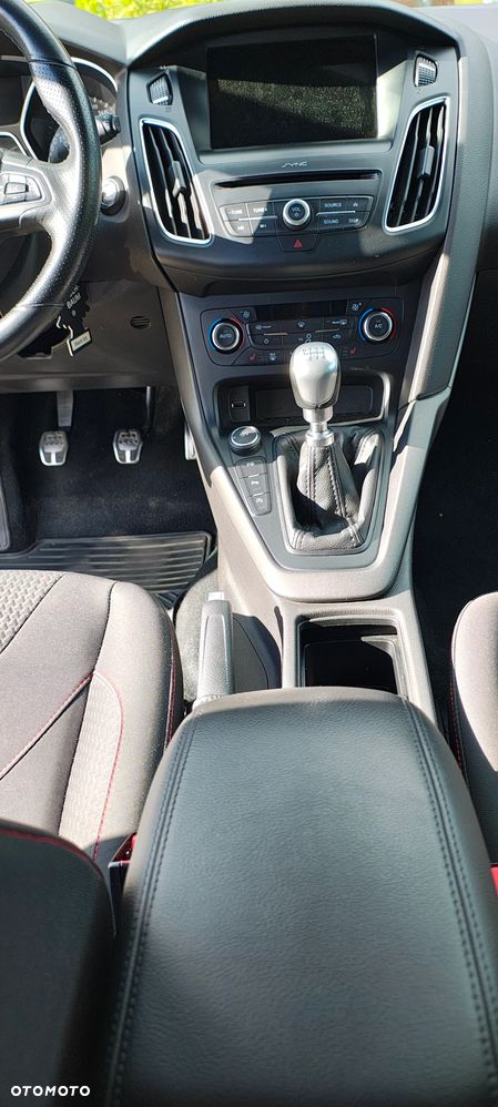 Ford Focus 1.0 EcoBoost Start-Stopp-System ST-LINE - 4