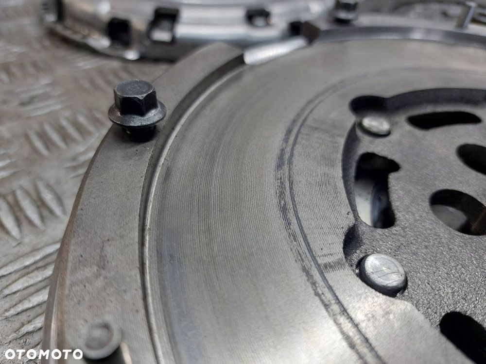 KOŁO DWUMASOWE + TARCZA DOCISK ŁOŻYSKO OPOROWE VOLVO V40 II 1.6 D 415053710 - 2