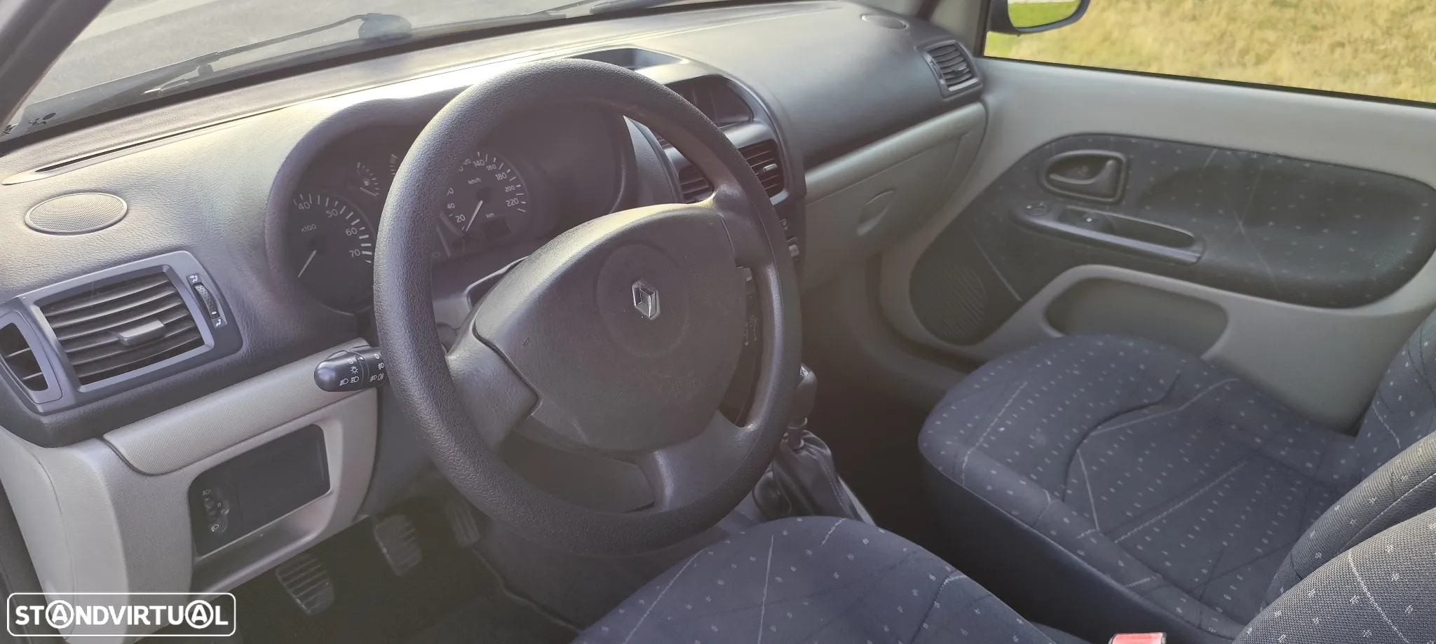 Renault Clio 1.2 16V Privilège - 10