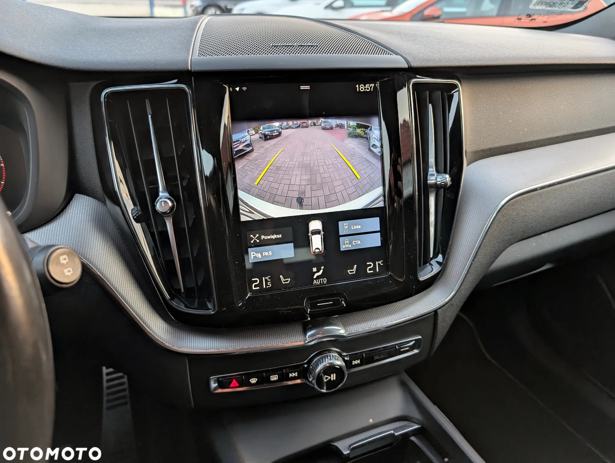 Volvo XC 60 B5 D AWD R-Design - 22