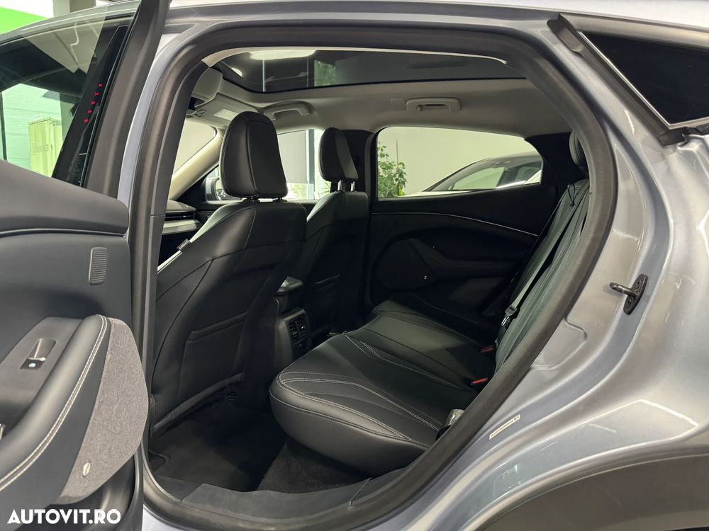 Ford Mustang Mach-E - 12