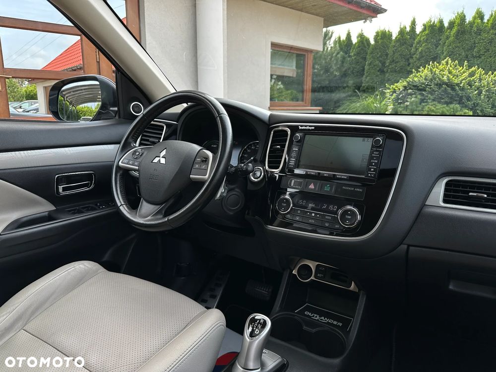 Mitsubishi Outlander - 28