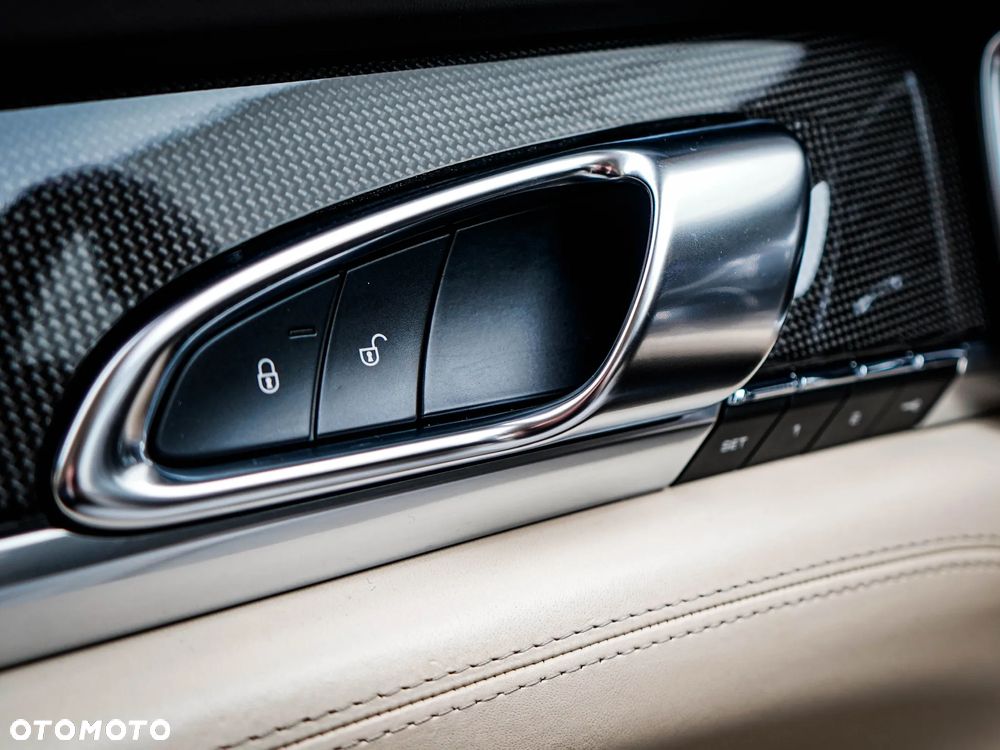 Porsche Panamera - 17