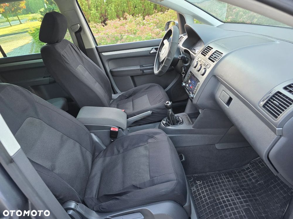 Volkswagen Touran 1.6 FSI - 12