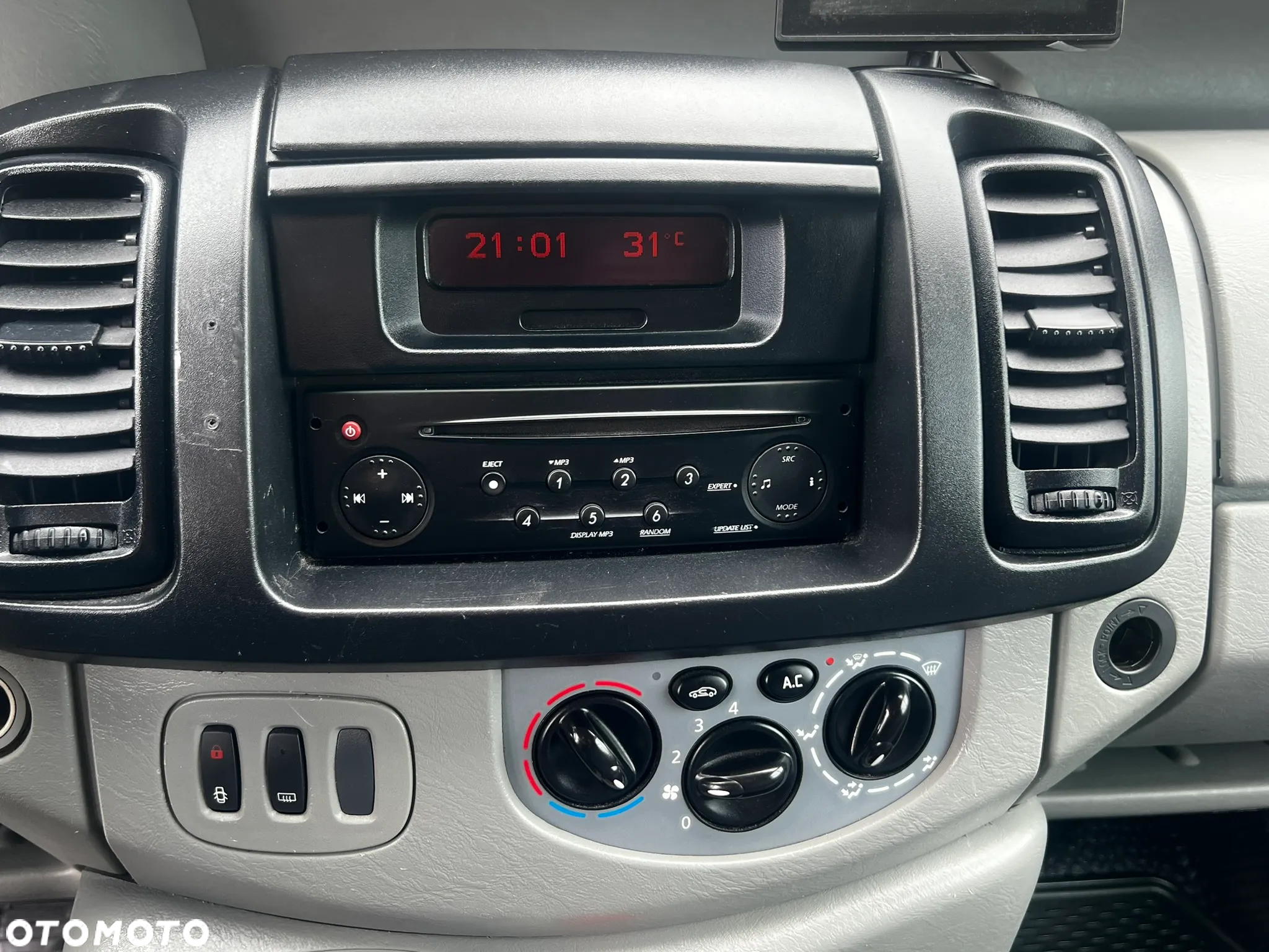 Renault Trafic - 15