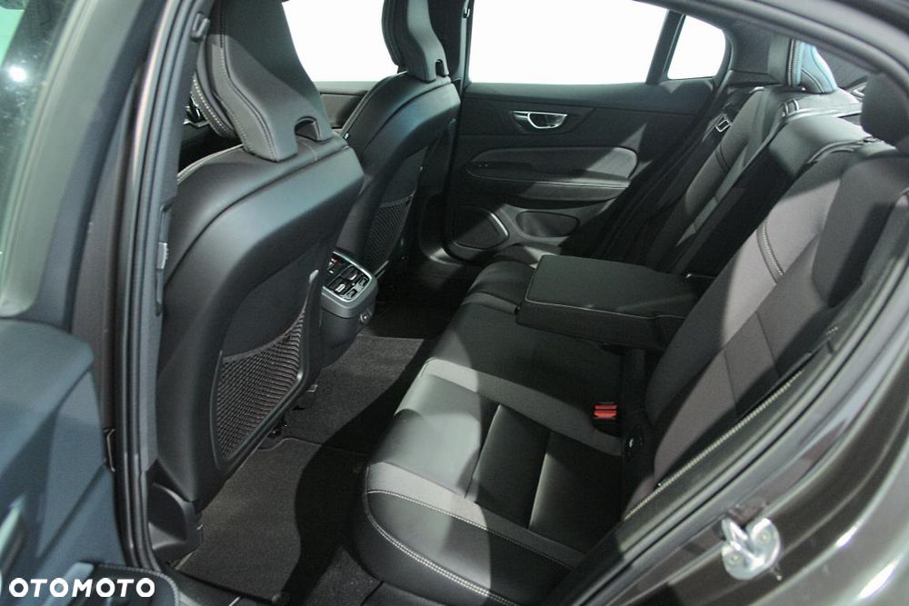 Volvo S60 B5 B AWD Ultimate Dark - 14