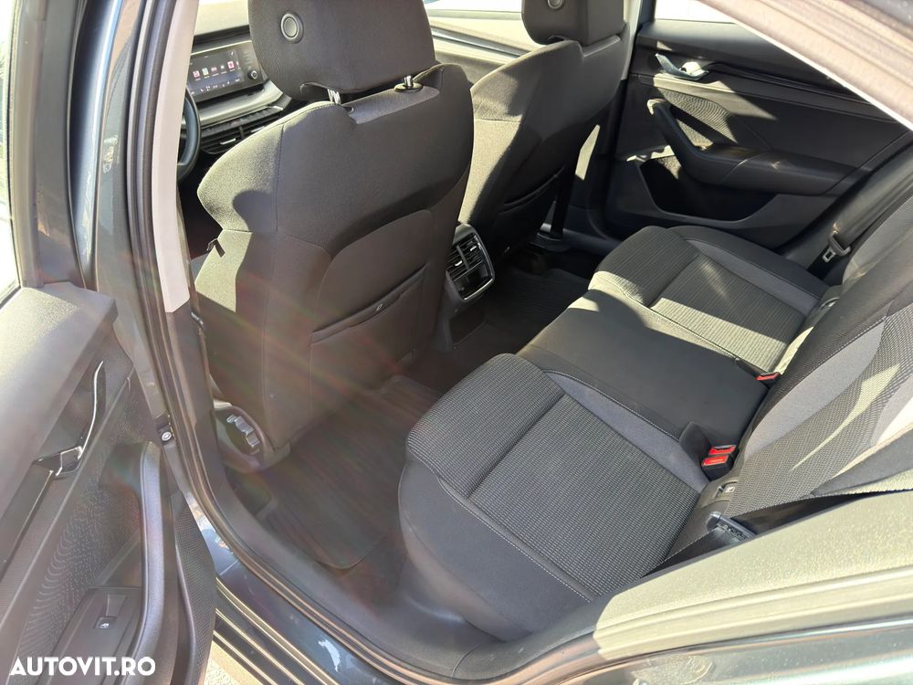 Skoda Octavia 2.0 TDI DSG Ambition - 25