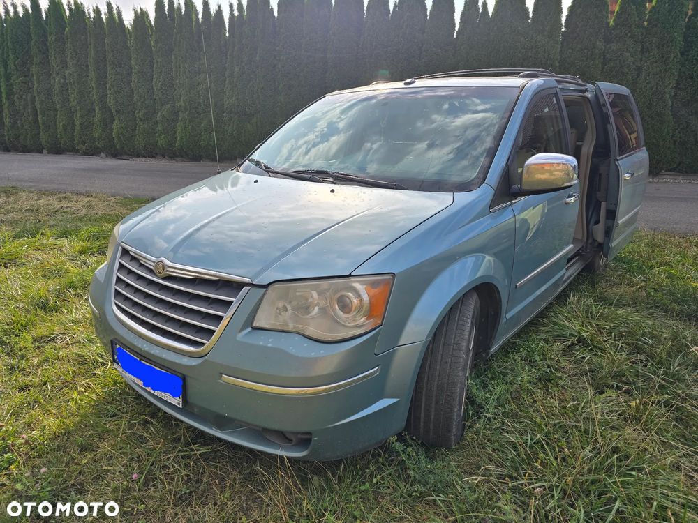 Chrysler Town & Country - 1