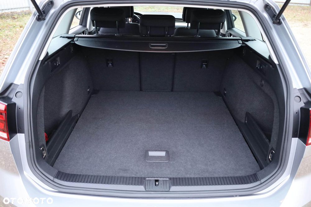 Volkswagen Passat - 36