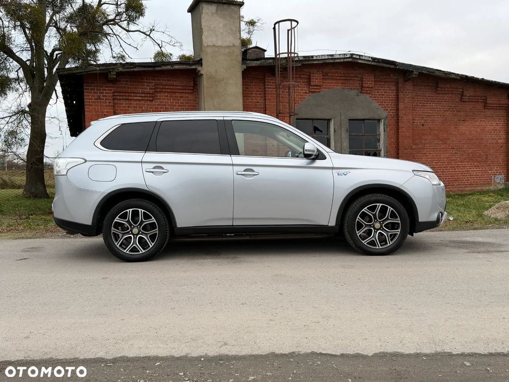 Mitsubishi Outlander 2.0 4WD Plus - 7