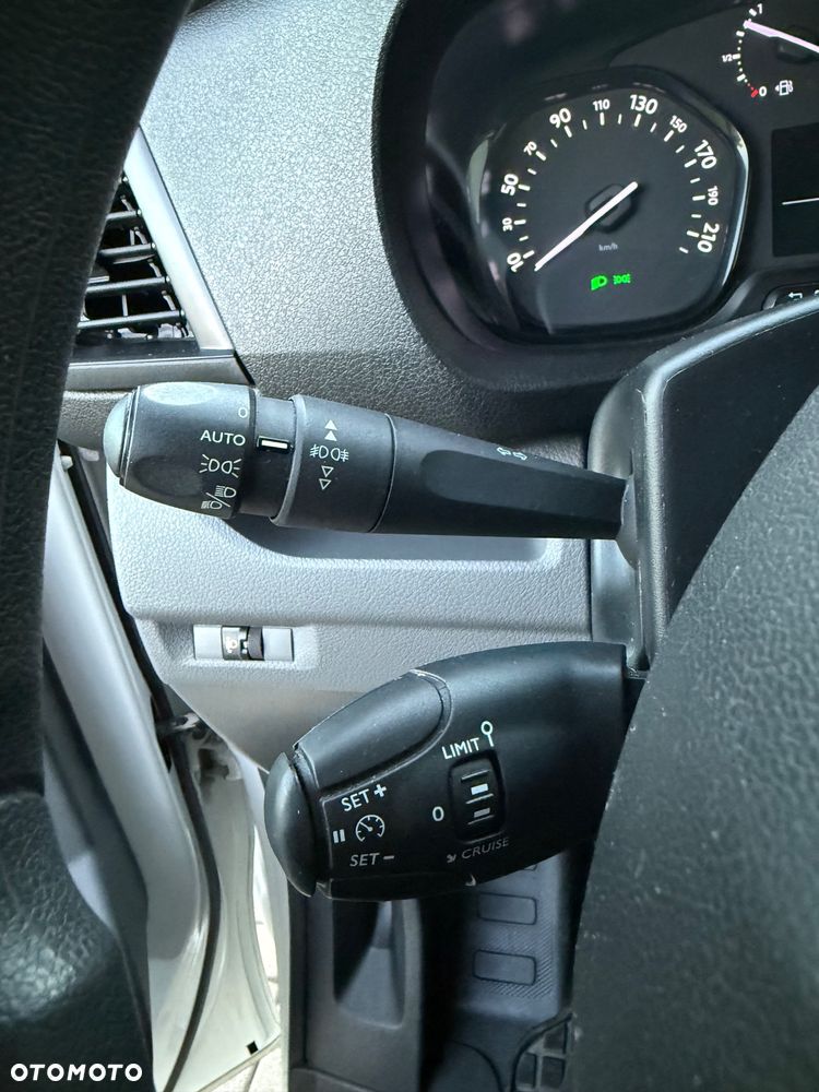 Peugeot EXPERT - 11