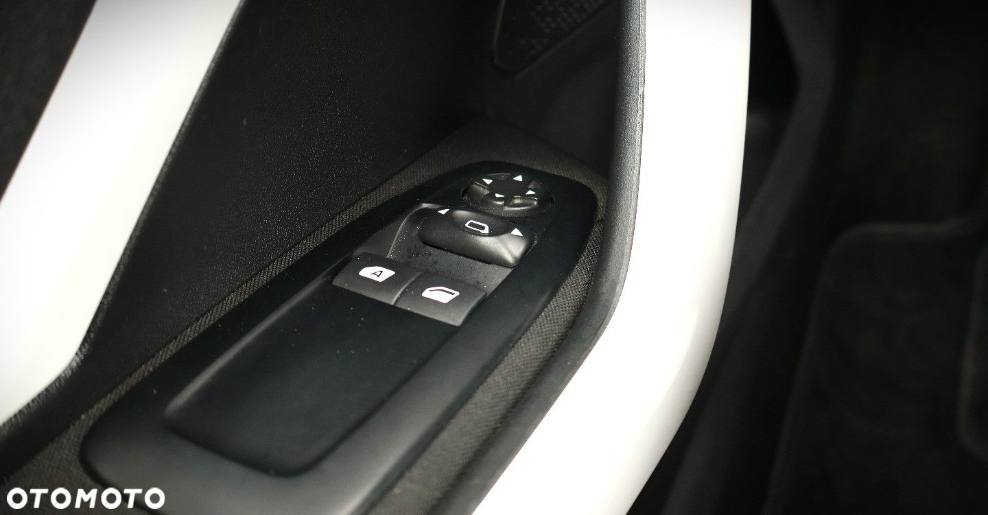 Peugeot 208 - 31