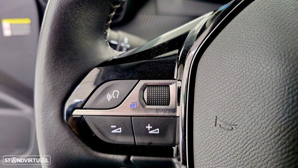 Peugeot e-2008 Allure - 19