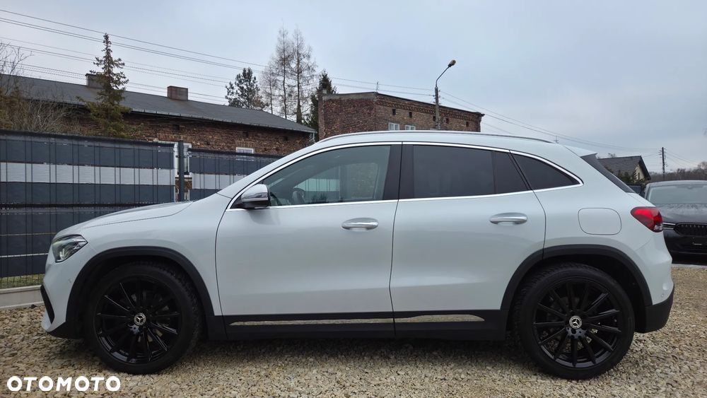 Mercedes-Benz GLA 200 7G-DCT AMG Line - 13