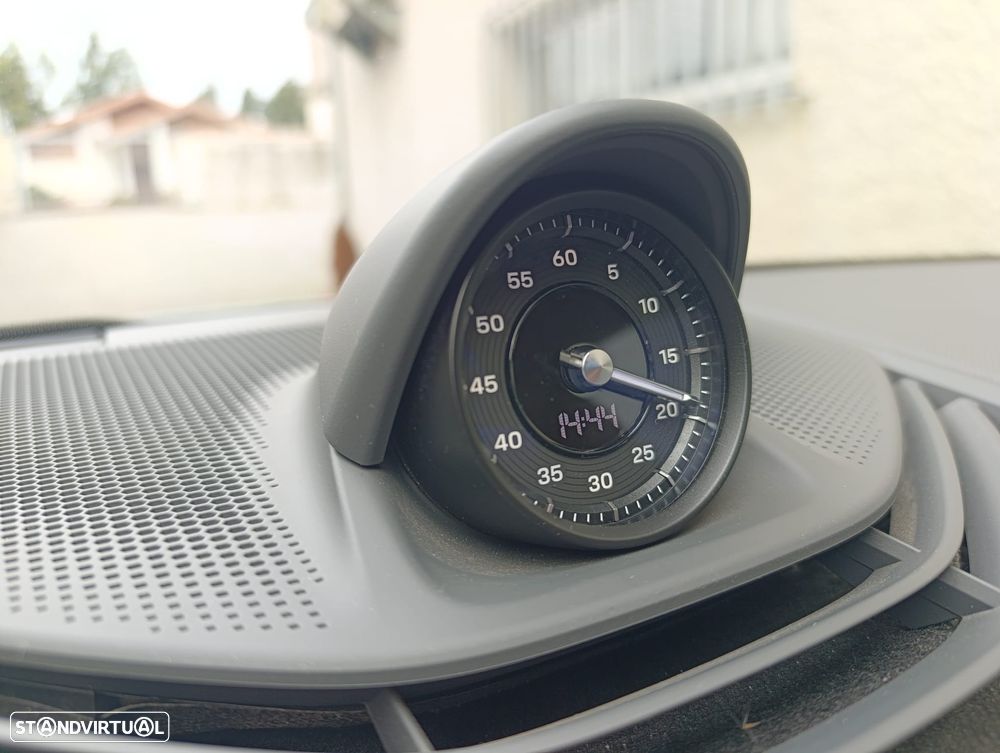 Porsche Taycan 4 - 12