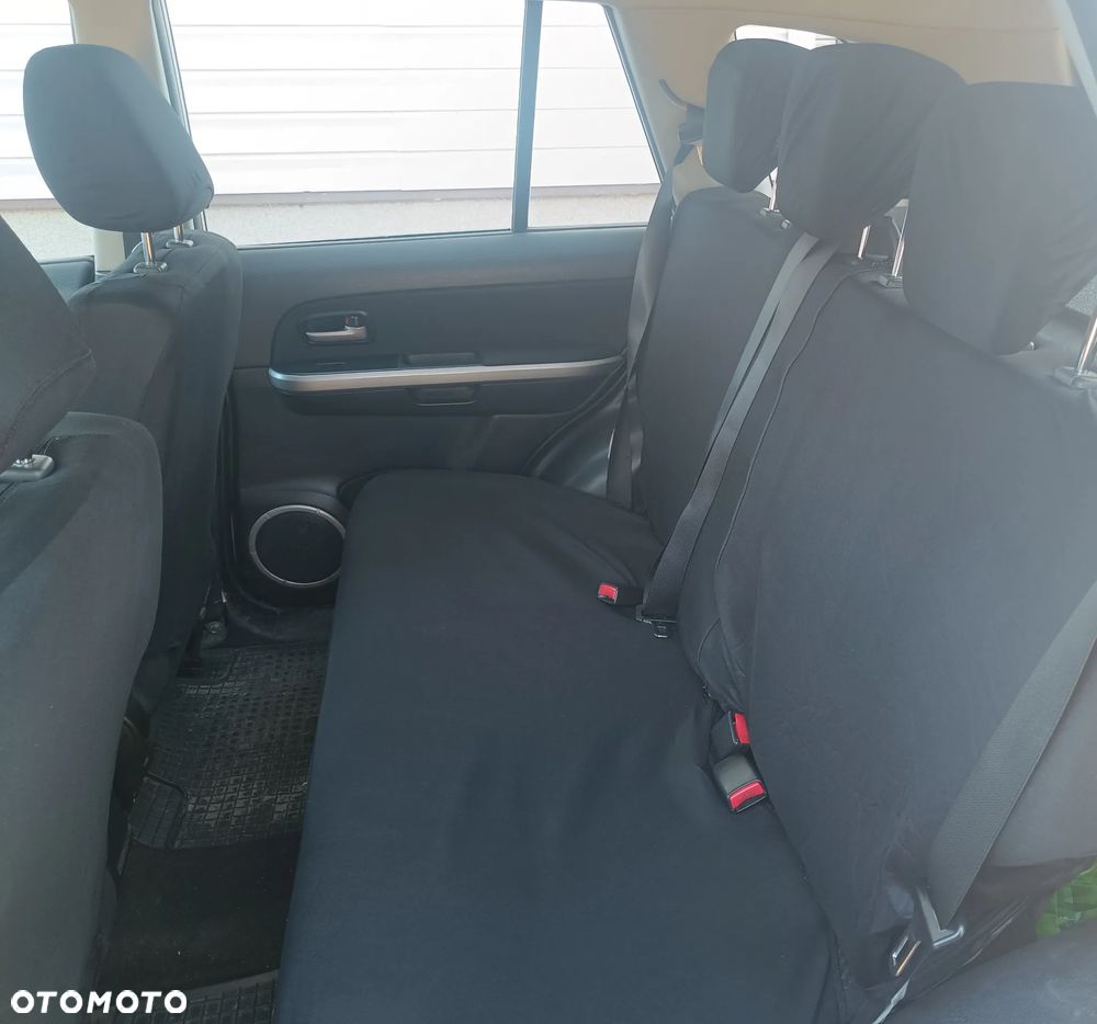 Suzuki Grand Vitara 2.0 - 9